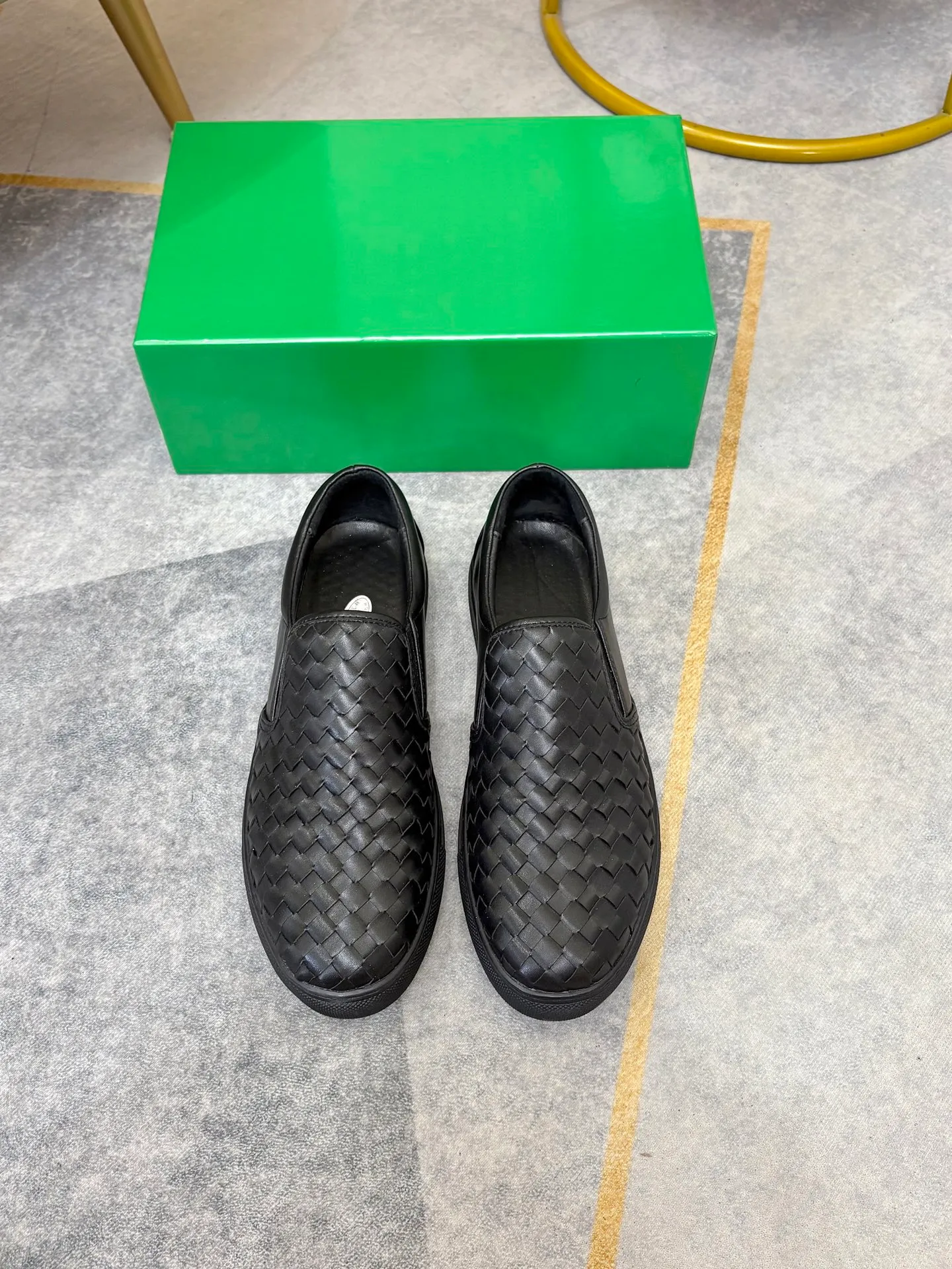P420. BV men's casual shoes, handsome and versatile low-top shoes, woven cowhide upper, pigskin lining for the feet, 🌺🌺perfect shoe last, 🌲🌲 fashionable and handsome, comfortable on the feet, 🚗🚗wear-resistant and non-slip rubber outsole. Code number: 38-44. 45 is custom-made and cannot be returned or exchanged
